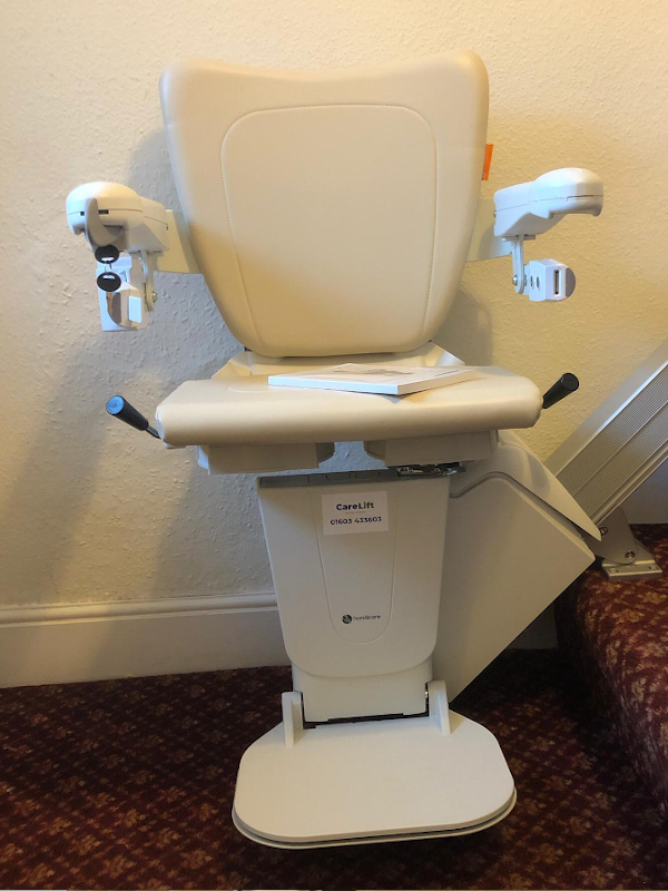 reconditioned handicare stairlift 1100