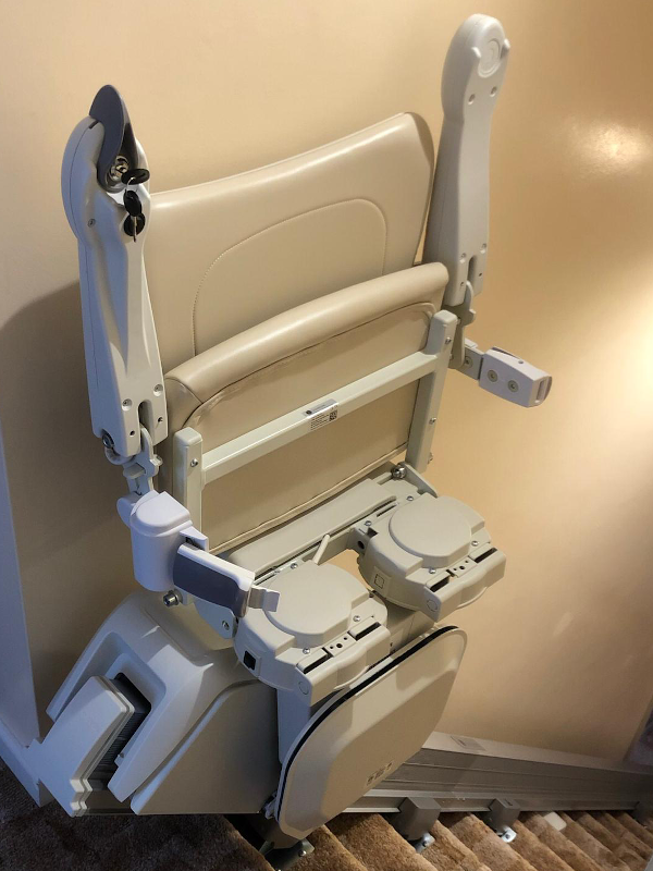 reconditioned handicare stairlift 1100 folded seat