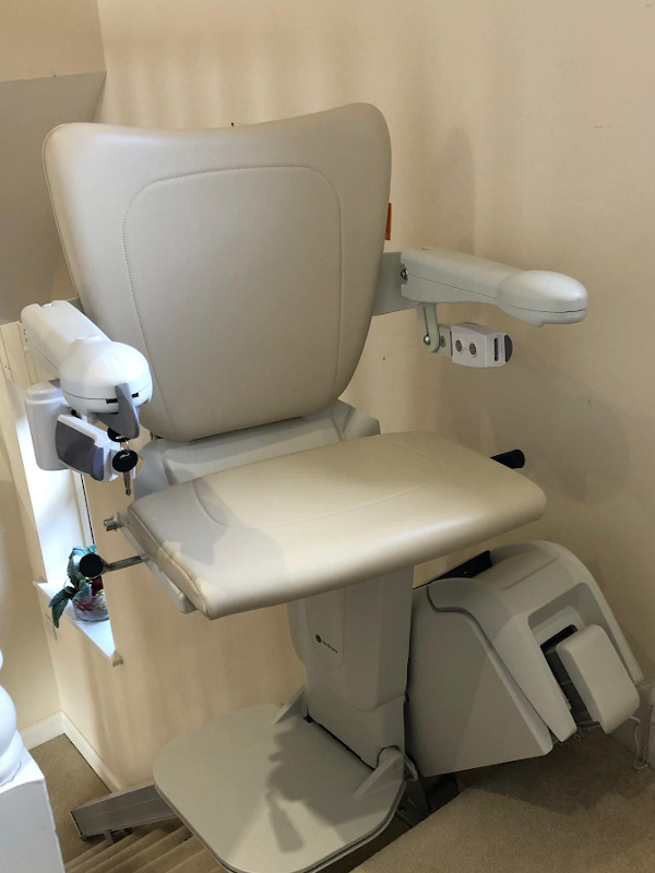 second hand handicare stairlift 1100
