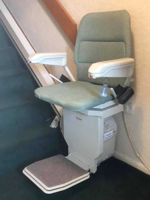 second hand stannah 420 green straight stairlift